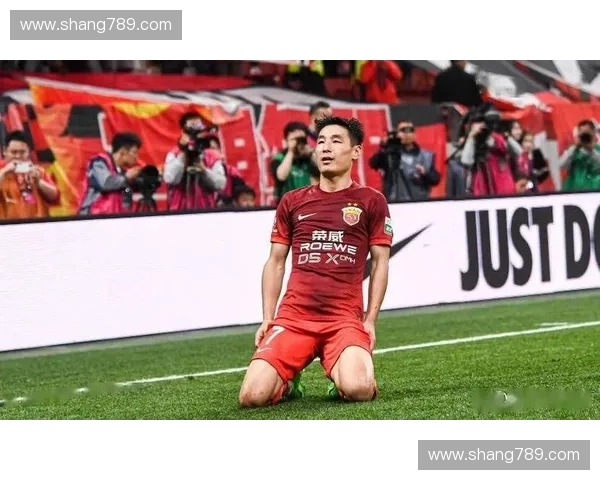 武磊伤愈复出完成百场里程碑，国足锋线迎来经验丰富的战术支点